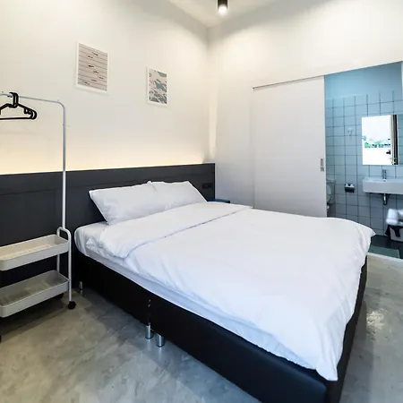 Pier 808 Hostel-3
